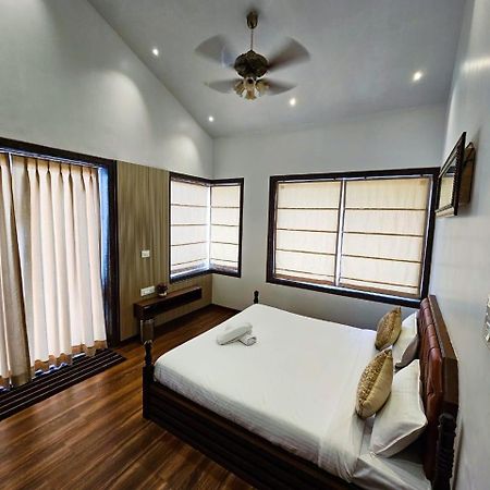 Premium Chalet Lonavala Eksteriør billede