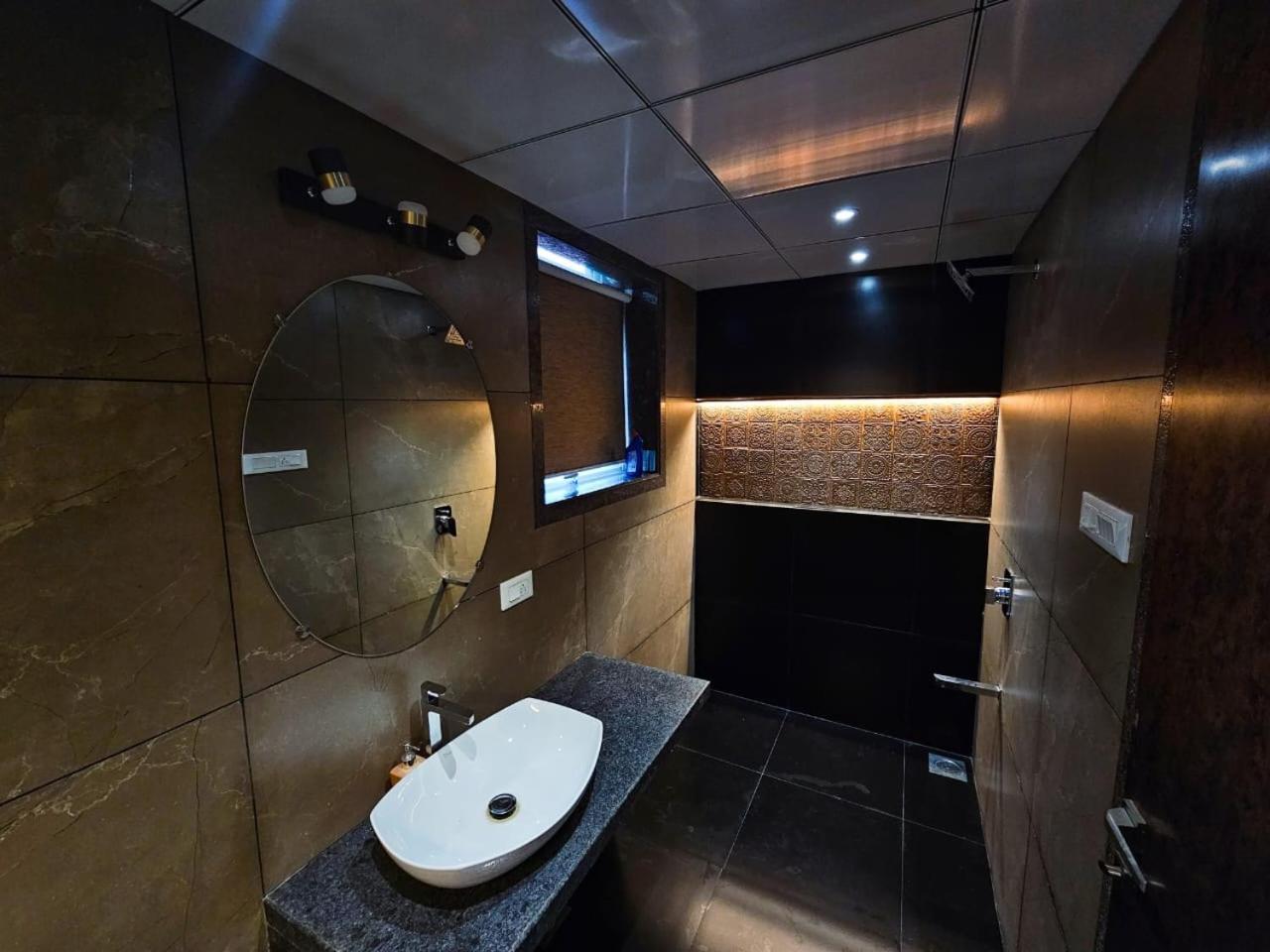 Premium Chalet Lonavala Eksteriør billede