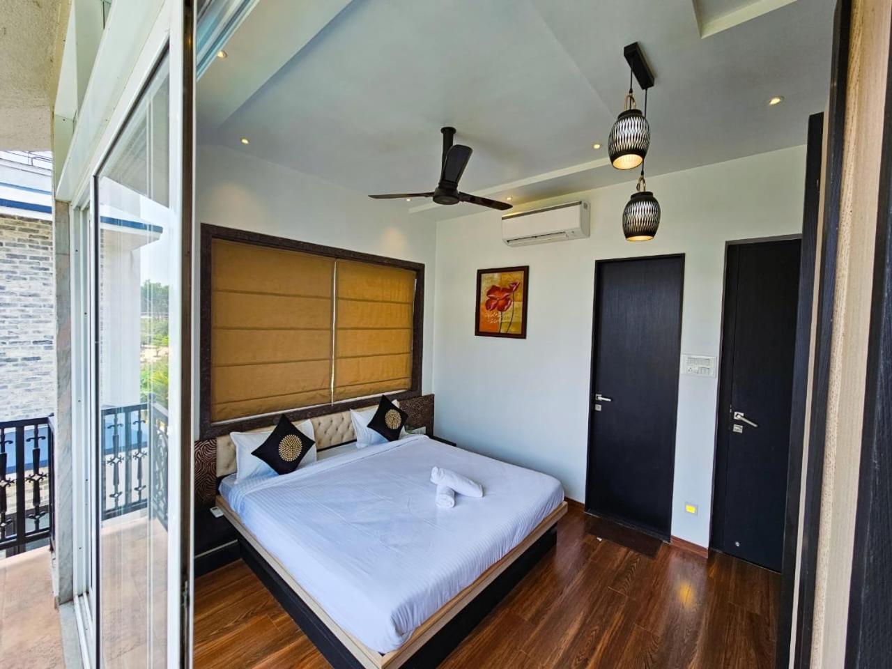 Premium Chalet Lonavala Eksteriør billede
