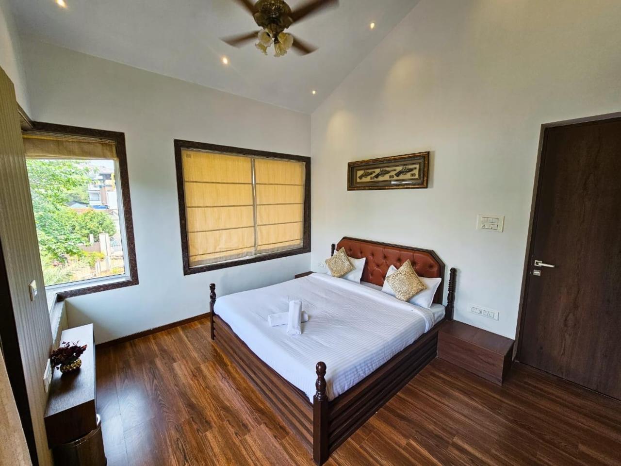 Premium Chalet Lonavala Eksteriør billede