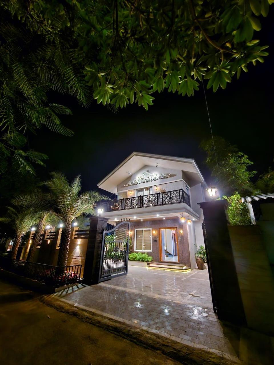 Premium Chalet Lonavala Eksteriør billede