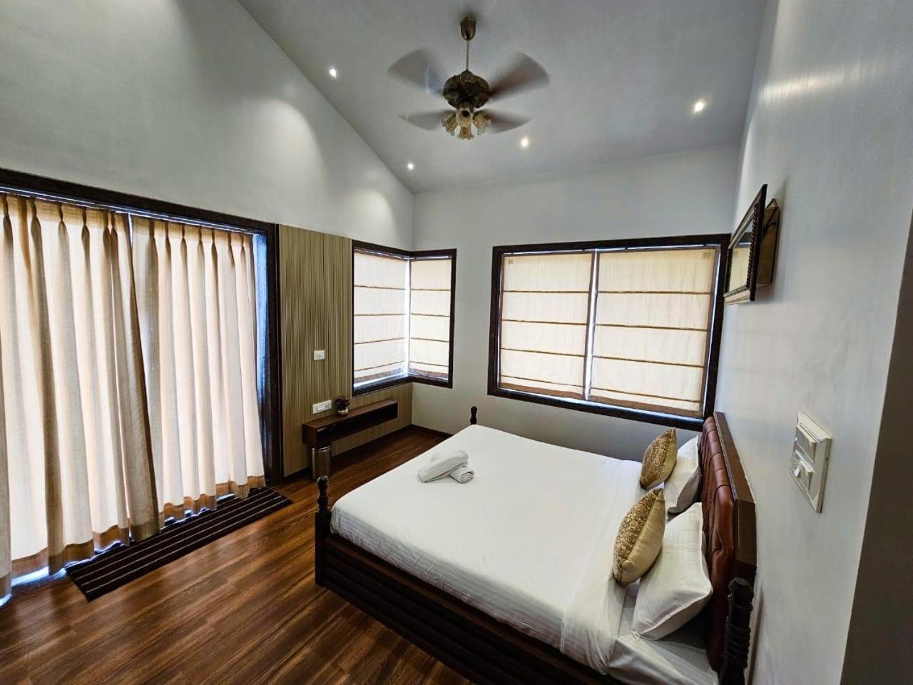 Premium Chalet Lonavala Eksteriør billede